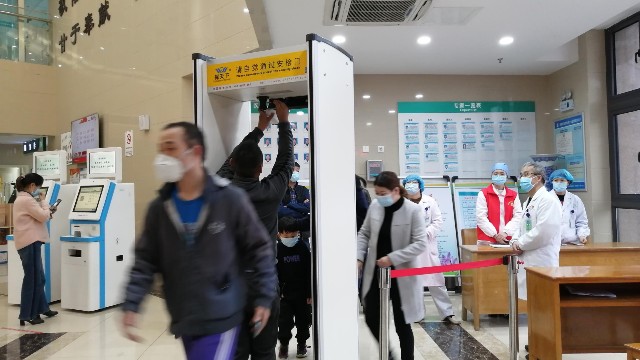 防疫安檢測溫門