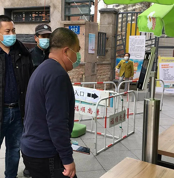 立式人臉識(shí)別測(cè)溫一體機(jī)