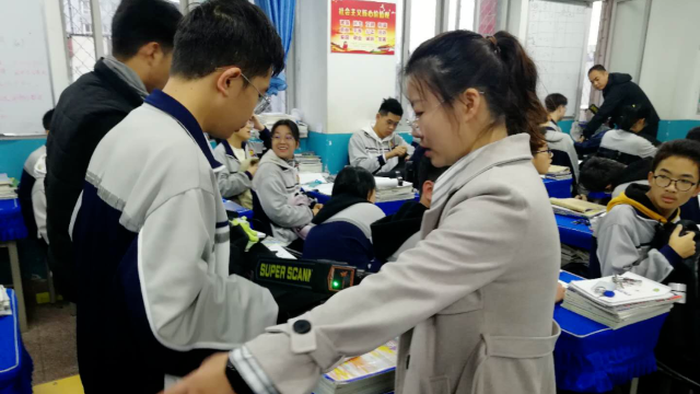 杜絕手機(jī)進(jìn)校園,手機(jī)探測(cè)器維護(hù)學(xué)校正常的教育教學(xué)秩序