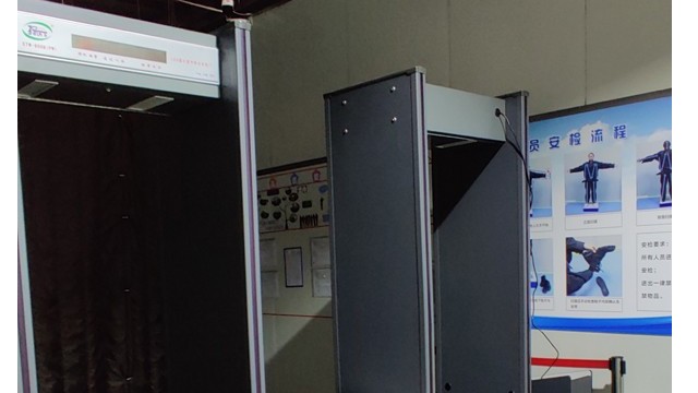 探天下監(jiān)獄金屬探測安檢門:讓一只"蚊子"也飛不進去