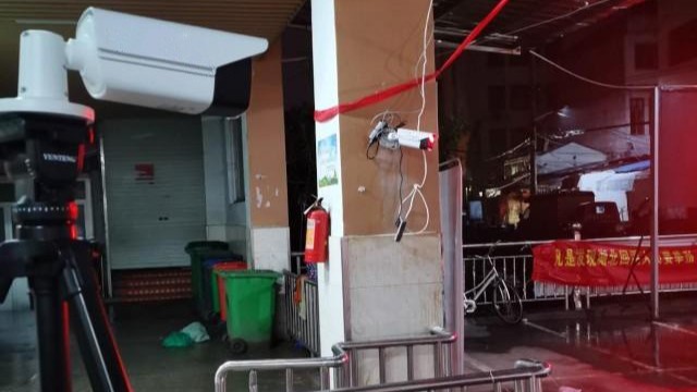 農(nóng)貿(mào)市場啟用熱成像智能測溫儀,非接觸保障人員順暢通行