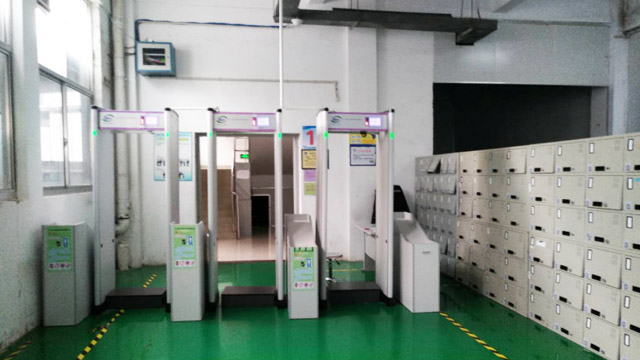 安檢門(mén)探測(cè)金屬