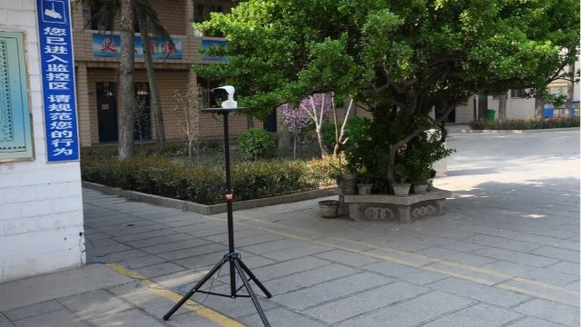 遠(yuǎn)距離人體測(cè)溫儀學(xué)校上崗，為開學(xué)防疫做準(zhǔn)備