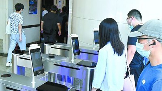 人臉識(shí)別測(cè)溫門(mén)禁一體機(jī)