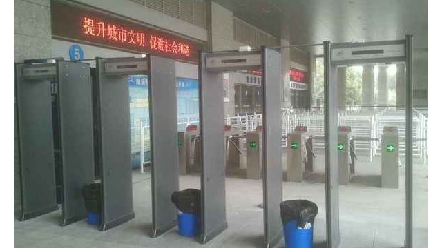通道式金屬探測門降低人才市場安全風(fēng)險(xiǎn),維護(hù)人才市場的安全秩序