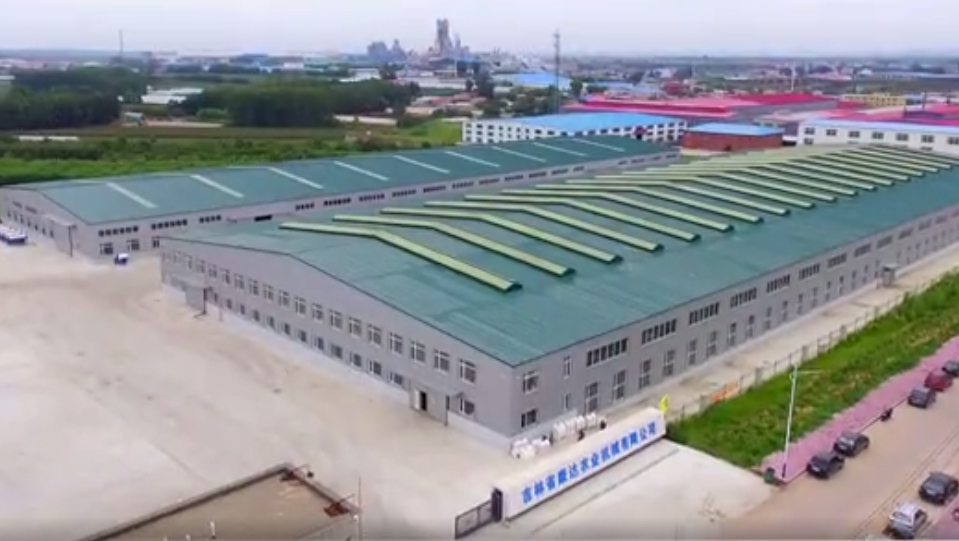 露天場所正常工作,吉林康達(dá)農(nóng)業(yè)機(jī)械安裝防雨型安檢門加強(qiáng)安全生產(chǎn)