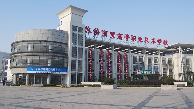 測溫安全門密切檢測師生健康狀態(tài),保障學(xué)校師生人身安全