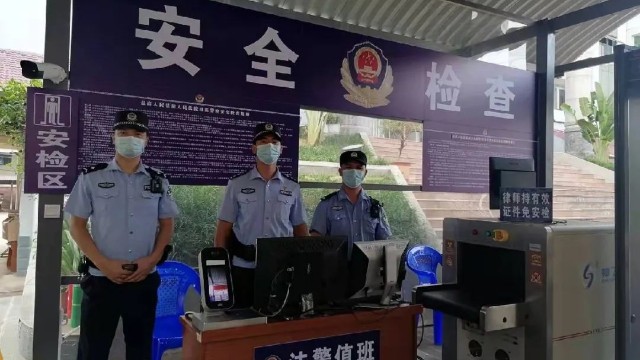 “我為群眾辦實事”勐臘法院改造法院安全檢查通道方便群眾來訪