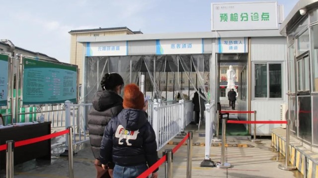 方便就醫(yī)，通渭縣人民醫(yī)院預檢分診智能閘機加強常態(tài)化疫情防控
