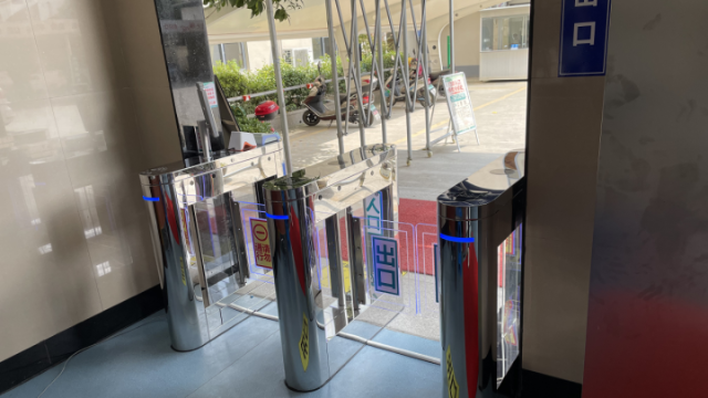 智能人臉識(shí)別測(cè)溫一體機(jī)加強(qiáng)衛(wèi)生院疫情防控