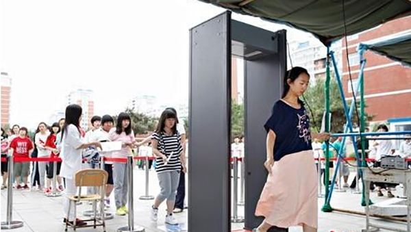 考點(diǎn)智能安檢門(mén)