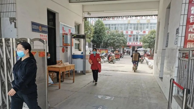 通過(guò)式人體測(cè)溫門